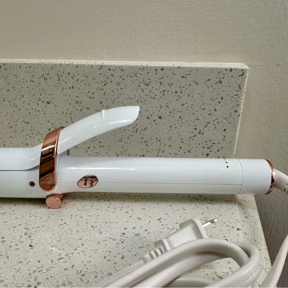 T9 Singlepass 1-1/2” Curling Iron - White and Rose Gold - Picture 7 of 10